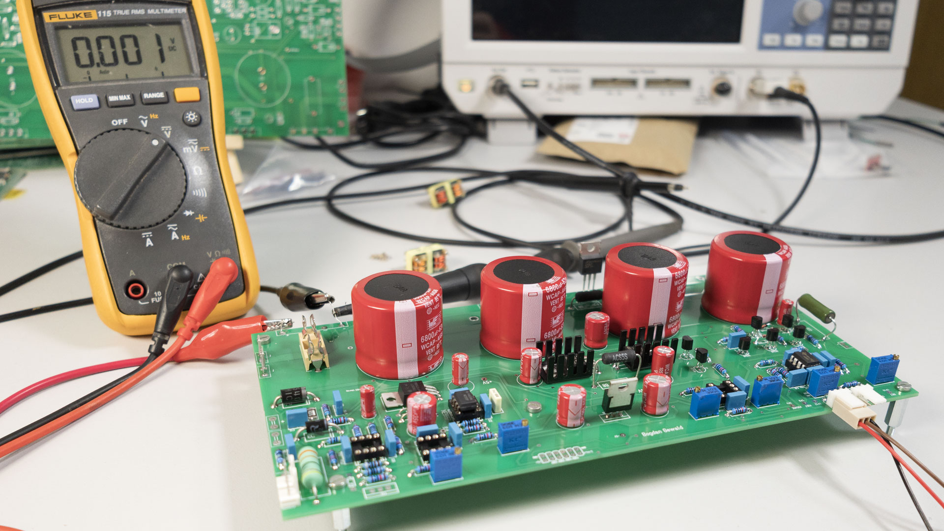 Sursa de alimentare 0 - 45V 8A